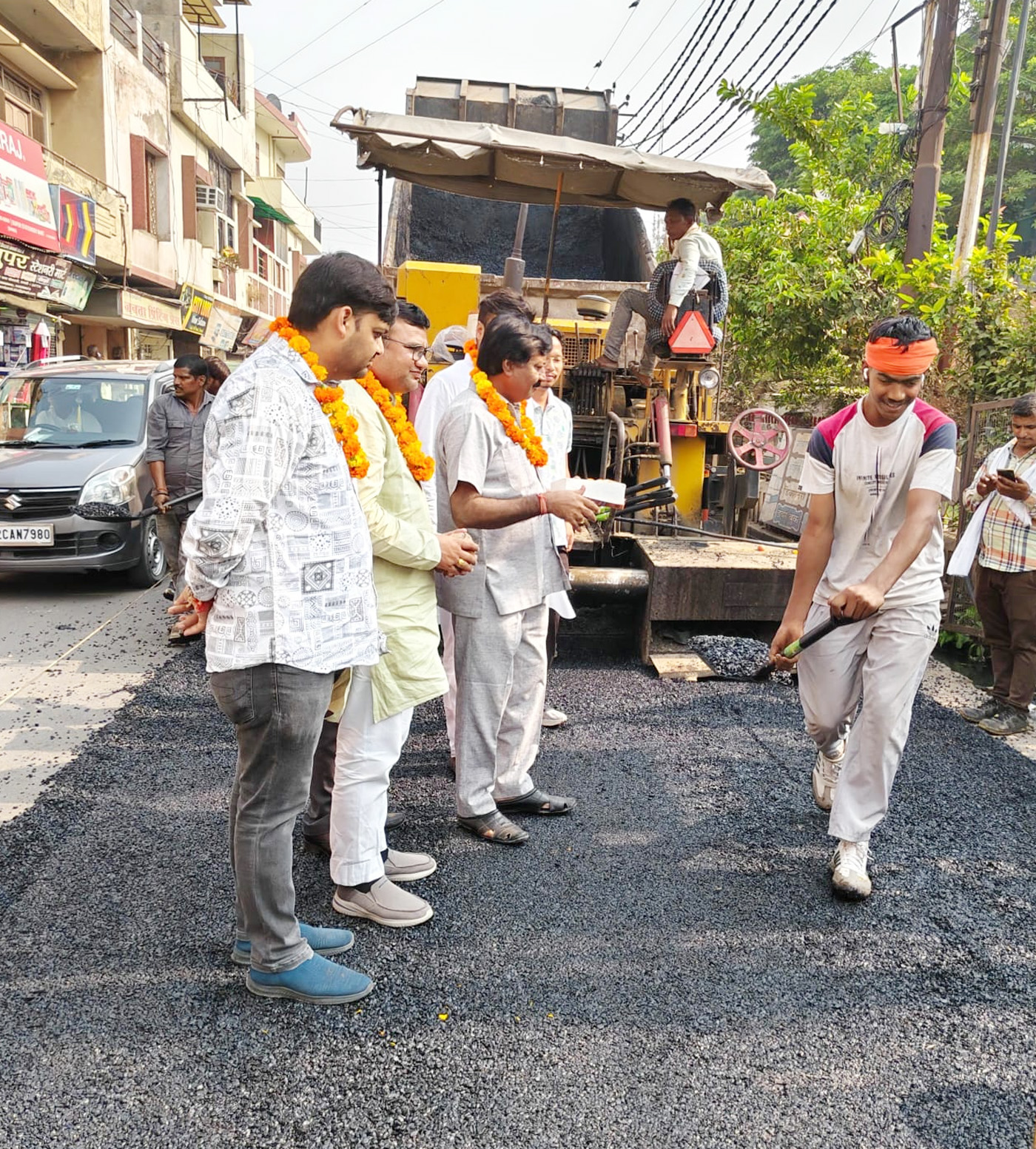 शामली में 1.25 करोड़ की लागत से सड़कों का निर्माण शुरू, चेयरमैन अरविंद संगल ने दी गुणवत्ता बरतने की चेतावनी