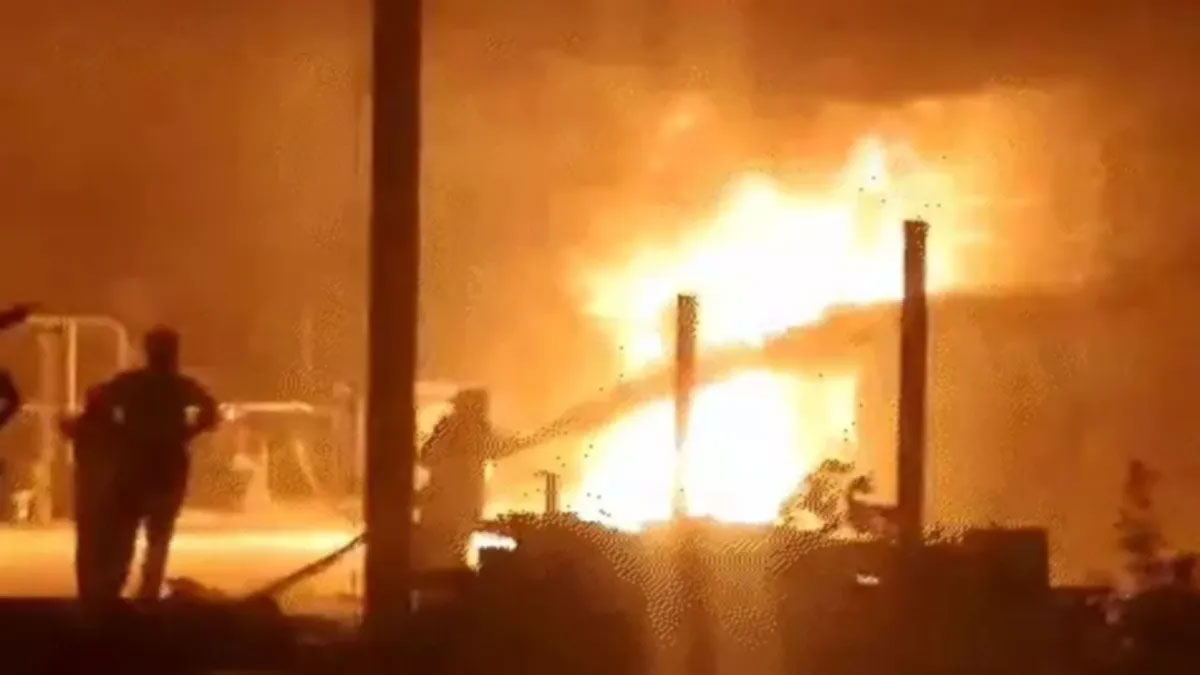 पीथमपुर की शिवम इंडस्ट्रीज में भीषण आग: घंटों की जद्दोजहद के बाद काबू, मलबे से दो कंकाल मिलने से सनसनी