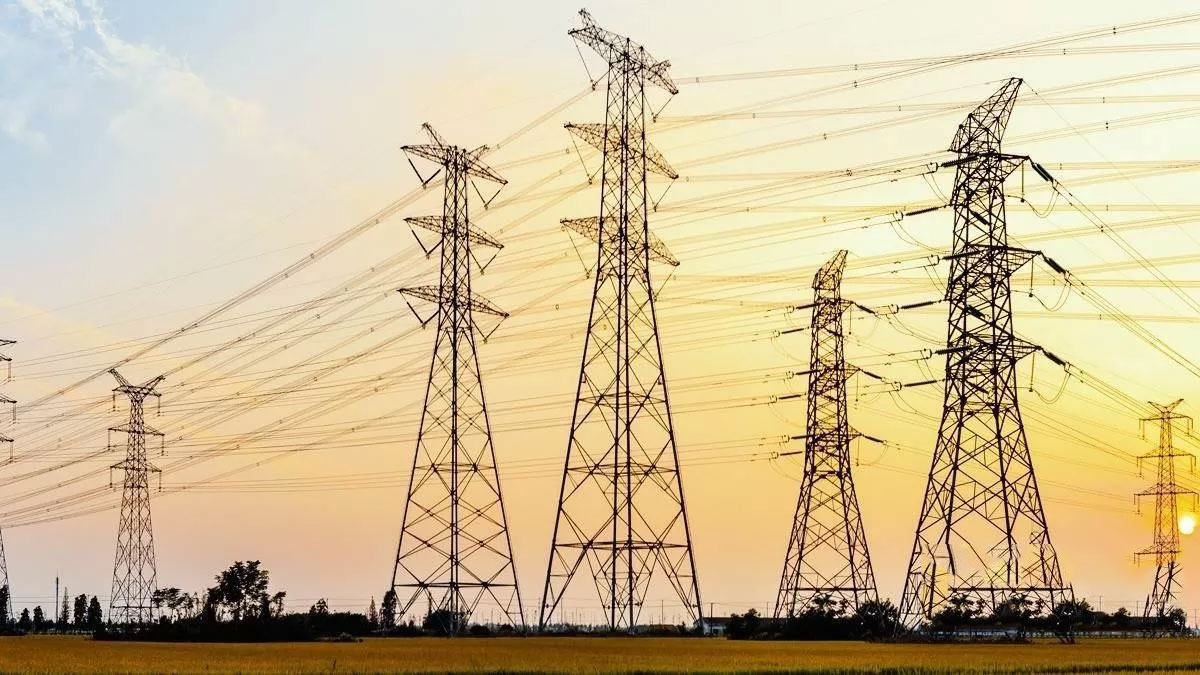 डीएम अजय कुमार द्विवेदी की सख्त चेतावनी: “बिजली व्यवस्था में सुधार नहीं हुआ तो होगी कार्रवाई, कोई अधिकारी बख्शा नहीं जाएगा”