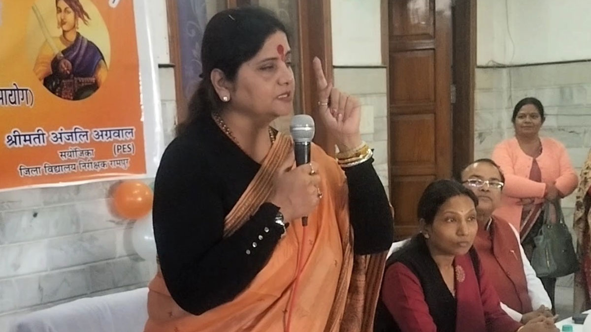 नारी सशक्तिकरण पर बबीता सिंह चौहान का फोकस, छात्राओं ने बेबाकी से रखी समस्याएं, आयोग ने दिए समाधान के निर्देश