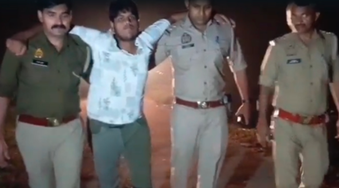 मेरठ में 50 हजार के इनामी बदमाश मुजम्मिल को पुलिस मुठभेड़ के बाद दबोचा, पैर में लगी गोली