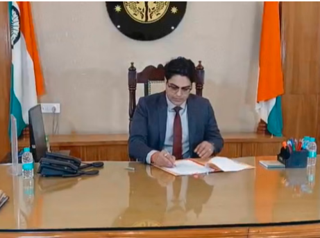 मेरठ मंडल के नए कमिश्नर भानू चंद्र गोस्वामी ने संभाला कार्यभार, अधिकारियों ने किया स्वागत