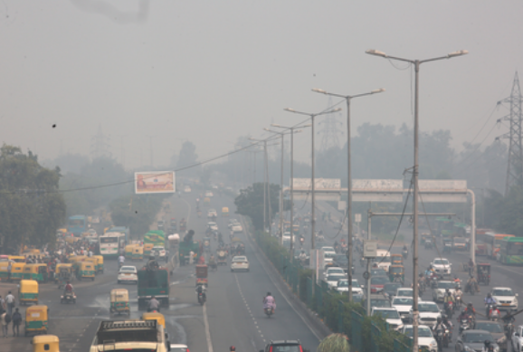 दिल्ली में रविवार सुबह वायु गुणवत्ता बिगड़ी, AQI 400 के पार, धुंध ने किया हालात और खराब