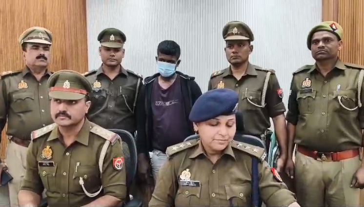 गाजियाबाद पुलिस ने घर में चोरी करने वाले आरोपी को किया गिरफ्तार, लाखों के जेवर और नकदी बरामद