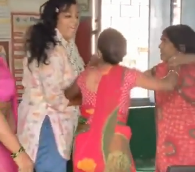 उन्नाव के सरकारी स्कूल में शिक्षिका और रसोइयों के बीच मारपीट, मिड-डे मील विवाद का वीडियो वायरल