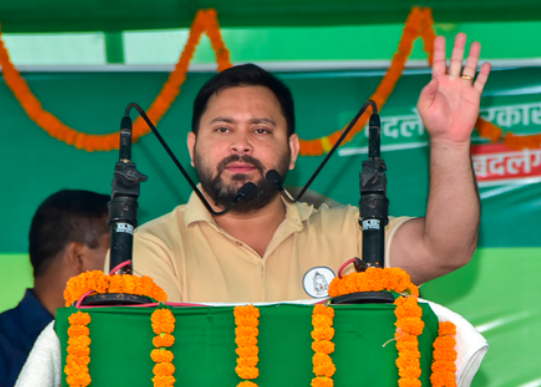 मोकामा में बोले तेजस्वी- मेरी लड़ाई गरीबी, बेरोजगारी, महंगाई ,पलायन, अपराधियों और भ्रष्टाचारियों से है