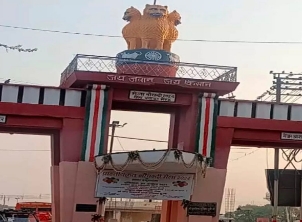 मेरठ के नौचंदी मैदान में अशोक स्तंभ टूटा, लोगों में गुस्सा, पुलिस जांच में जुटी