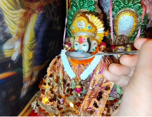 मेरठ में खाटू श्याम जी की मूर्ति ने पीया दूध: प्राकट्य दिवस पर अद्भुत नज़ारा, श्रद्धालुओं की उमड़ी भीड़