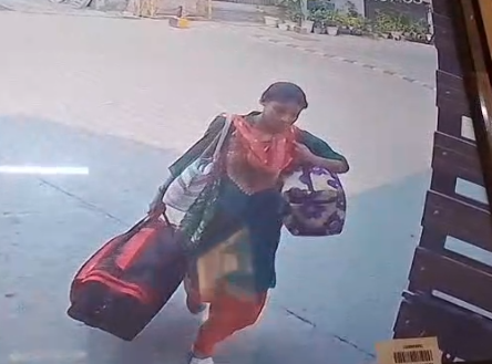 गाजियाबाद में नर्स ने बुज़ुर्ग दंपति के घर से सोना और नकदी चोरी की, सीसीटीवी में कैद 