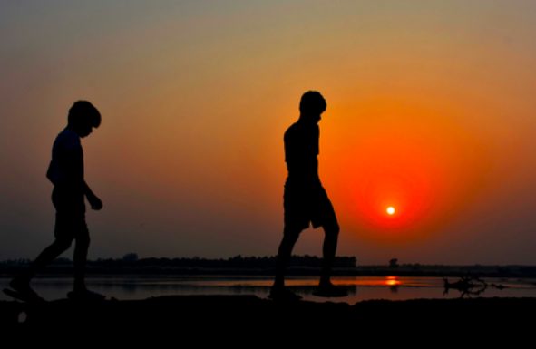 सूर्योदय से पहले उठने के फायदे: आयुष मंत्रालय ने बताए स्वास्थ्य और मानसिक लाभ