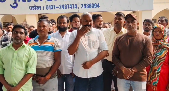 पिंटू सैनी हत्याकांड: मुज़फ्फरनगर में परिजनों ने SSP कार्यालय पर किया प्रदर्शन, सभी आरोपियों की गिरफ्तारी की मांग