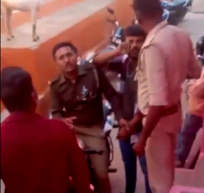 ललितपुर में होमगार्ड की गुंडई कैमरे में कैद, पुलिस के सामने युवक को थप्पड़!