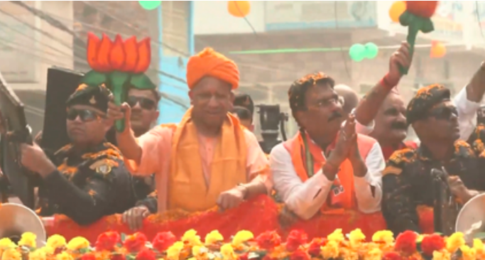सीएम योगी के रोड शो में उमड़ा जनसैलाब, 'बुलडोजर बाबा-हिंदू हृदय सम्राट जिंदाबाद' के नारे से गूंजा दरभंगा