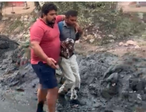 मुजफ्फरनगर में सिंचाई विभाग के जेई को कीचड़ में घसीटा, सफाई में लापरवाही पर भड़के थे ग्रामीण