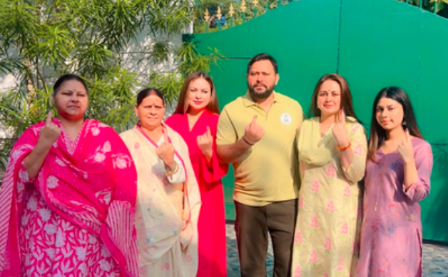 बिहार चुनाव: तेजस्वी यादव, लालू यादव, राबड़ी देवी और मीसा भारती ने किया मतदान, कहा— इस बार बदलाव तय है