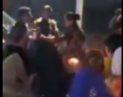 फतेहपुर में अनोखा नज़ारा: मकबरे पर महिलाओं का भजन-कीर्तन!