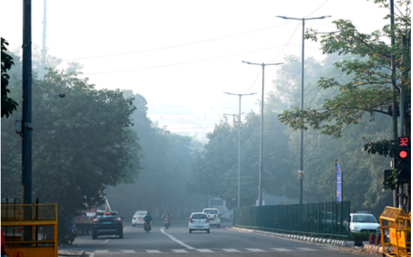 एनसीआर में ठंड ने दी दस्तक, तापमान 13 डिग्री तक गिरा और वायु गुणवत्ता खतरनाक स्तर पर