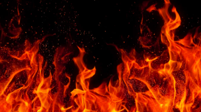 प्रयागराज में दुकान में भीषण आग, लाखों का माल जलकर स्वाहा