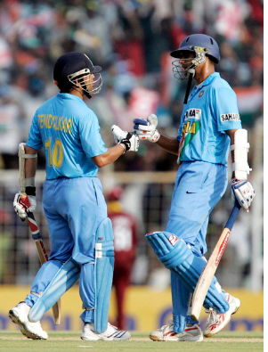 8 नवंबर का ऐतिहासिक दिन: तेंदुलकर-द्रविड़ की 331 रन की रिकॉर्ड साझेदारी