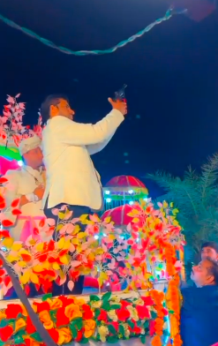 मुजफ्फरनगर: भाजपा नेता ने दूल्हे की बग्गी पर खड़े होकर की हर्ष फायरिंग, वीडियो वायरल, पुलिस जांच में जुटी