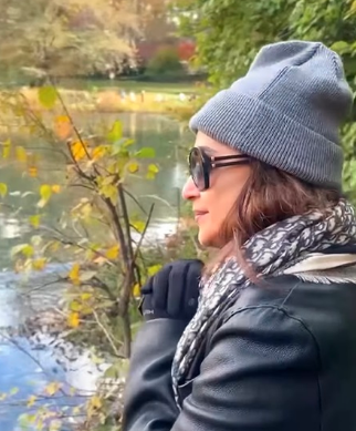 'बस एक पल': वादियों की खूबसूरती में खोईं माधुरी दीक्षित