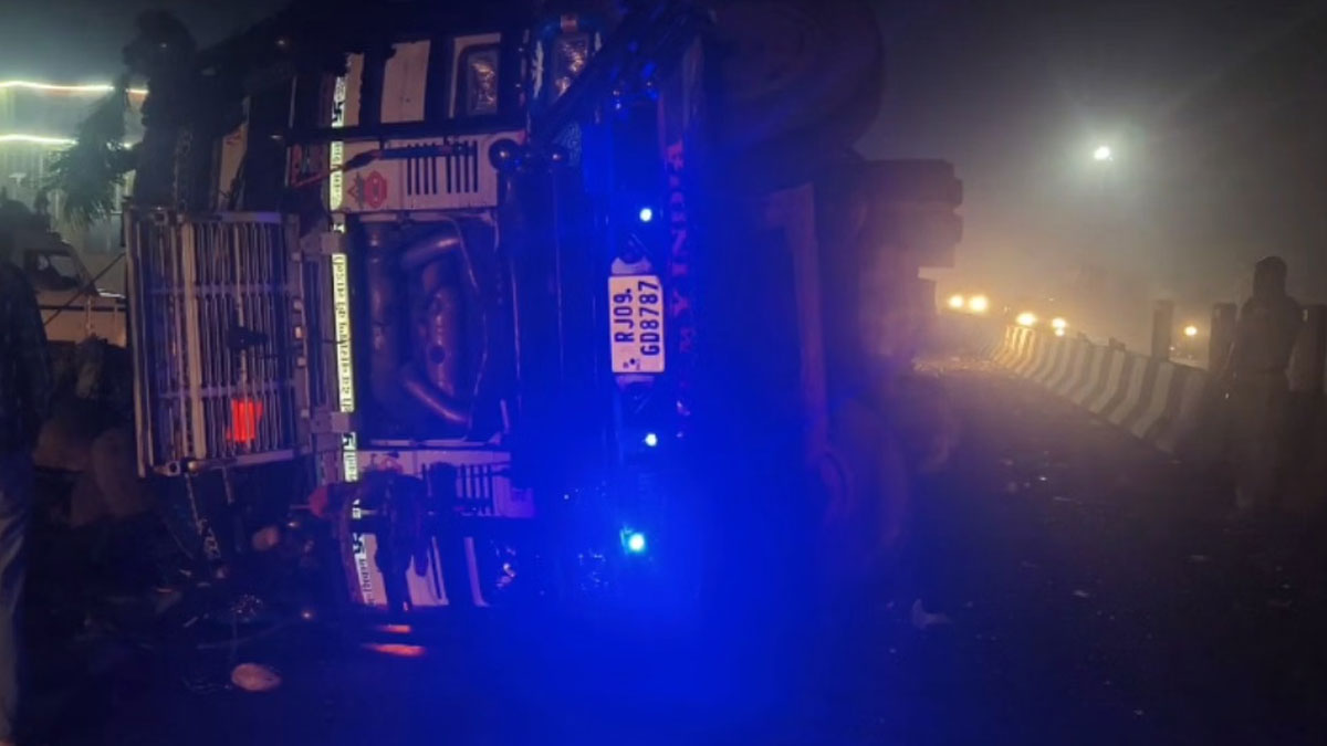 साहा–शाहबाद हाईवे पर दिल दहला देने वाला हादसा: बेकाबू ट्रक डिवाइडर तोड़कर पलटा, युवक मौके पर ही कुचला गया