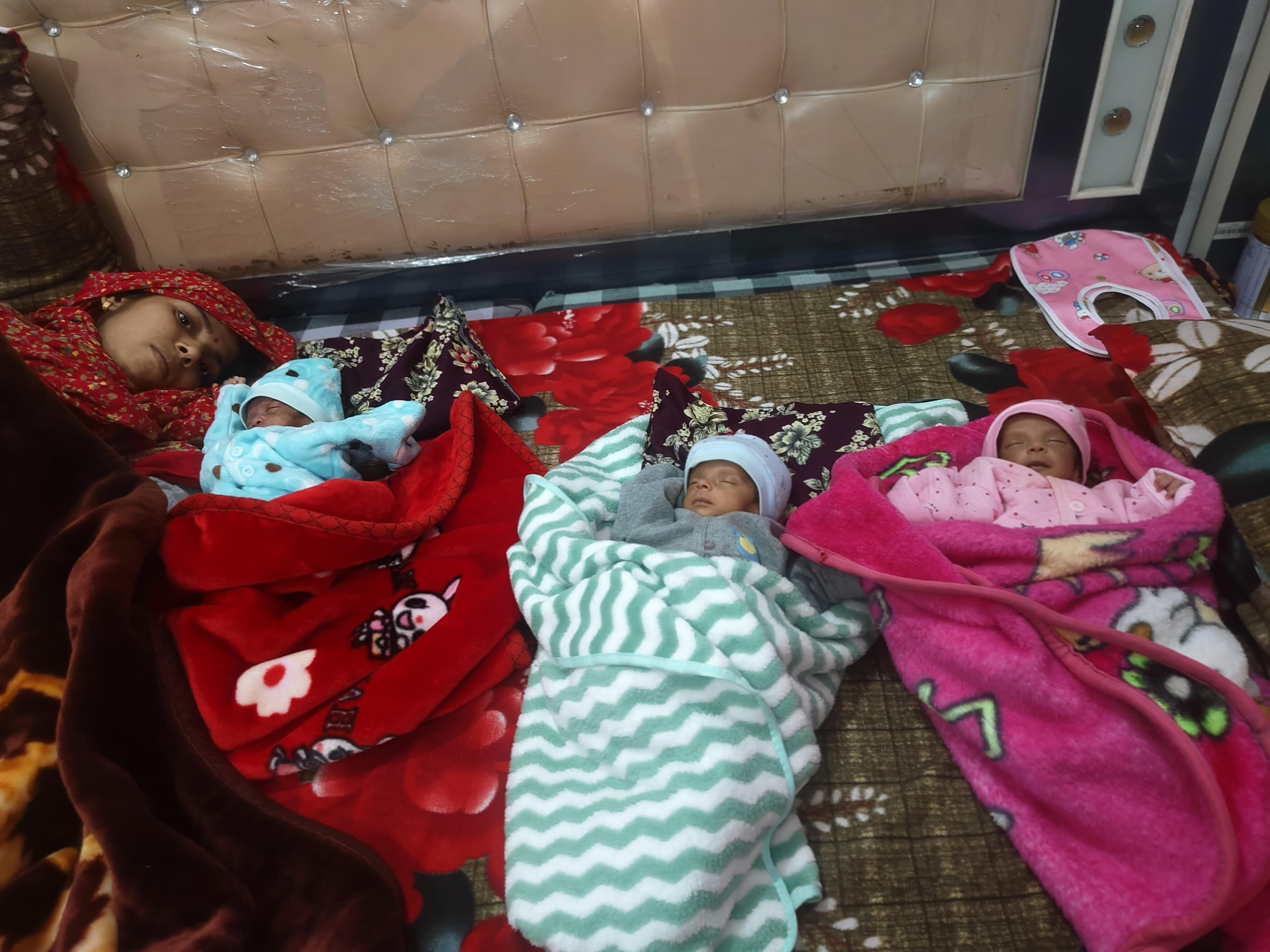 मुज़फ्फरनगर में गंगा स्नान के मौके पर महिला ने तीन बच्चियों को दिया जन्म, गांव में छाई खुशी की लहर