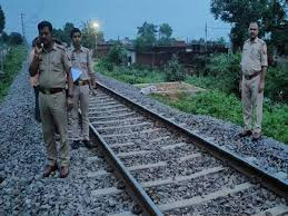 मेरठ रेलवे स्टेशन पर युवक की ट्रेन से दर्दनाक मौत, ईयरफोन लगाकर रेलवे ट्रैक पार कर रहा था 