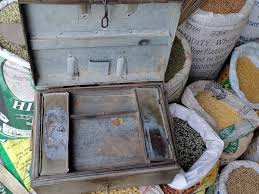 मेरठ में रातभर कई दुकानों में चोरी, लाखों का माल और नकदी गायब