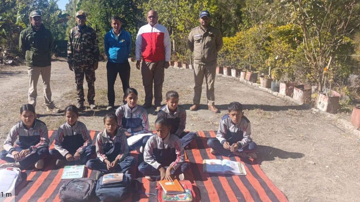 उत्तराखंड में जंगली भालू का कहर: सुरक्षा घेरे में स्कूल जा रहे बच्चे, गांवों में दहशत और वन विभाग अलर्ट पर