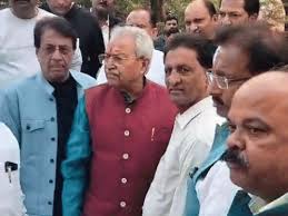 'मेज पलटकर सिर पर रख देता था, सांसद हूं इसलिए मजबूर': निगम चुनाव में बोले लक्ष्मी कांत वाजपेयी