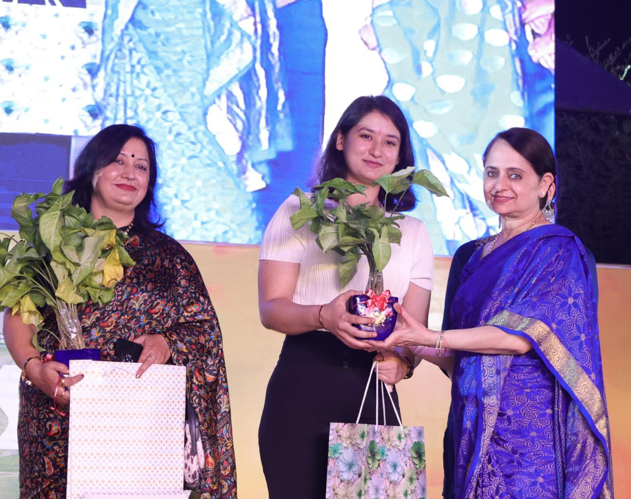 मुजफ्फरनगरः देहरादून पब्लिक स्कूल के लिए गर्व का क्षण, पूर्व छात्रा लेफ्टिनेंट आस्था पूनिया का हुआ सम्मान