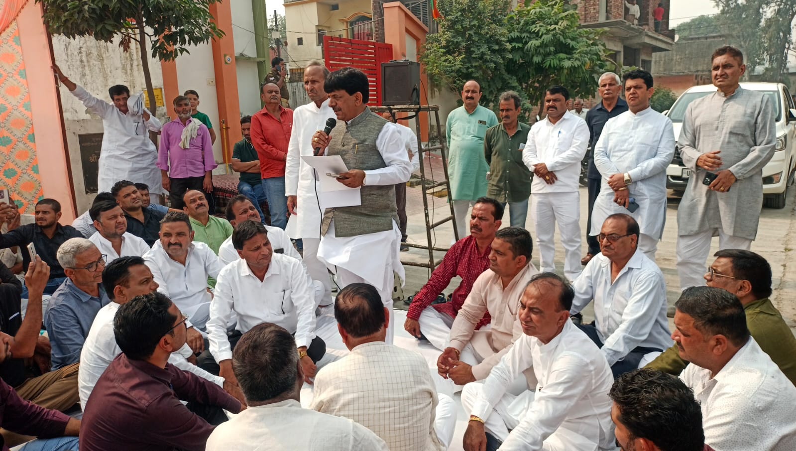 मुजफ्फरनगरः मंत्री कपिल देव के आश्वासन के बाद भट्टा मालिकों का धरना समाप्त, मुख्यमंत्री से बैठक का वादा