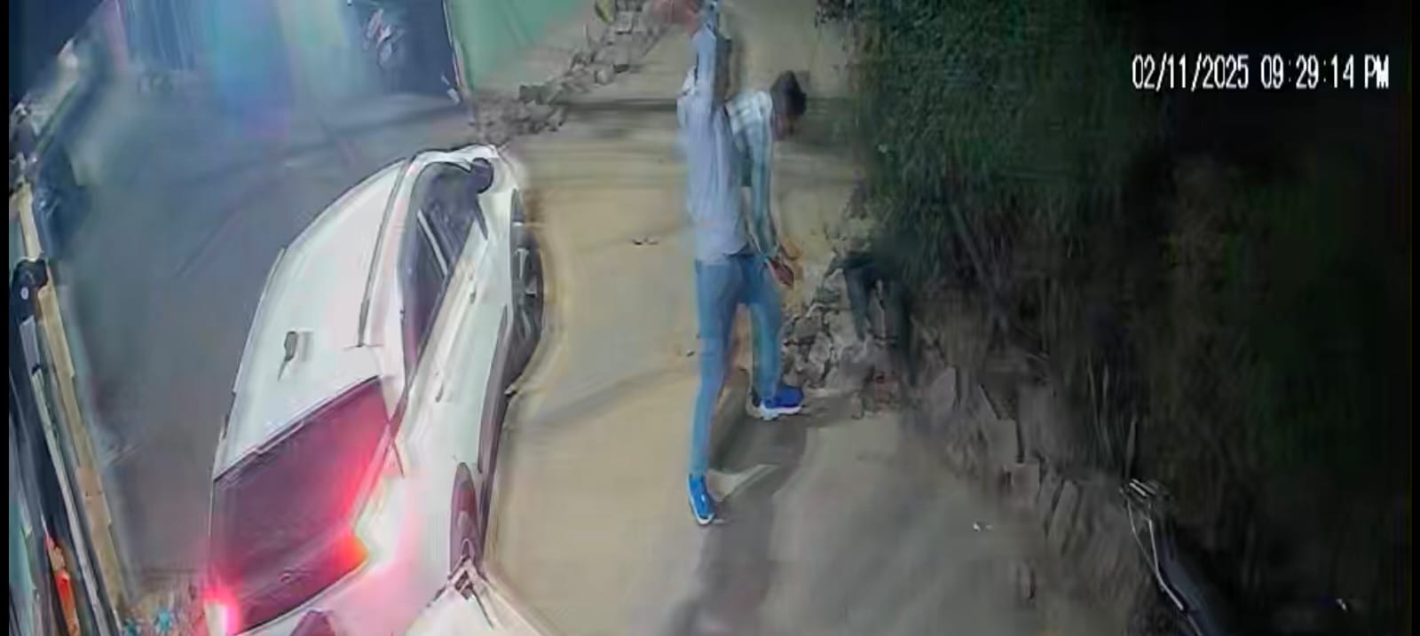 शामली में युवक पर हमले की घटना पास में लगे सीसीटीवी कैमरे में कैद, गंभीर हालत में युवक रेफर