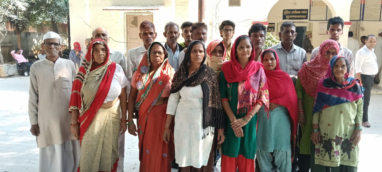 मुजफ्फरनगर में टावर लगाने का विरोध, एसएसपी कार्यालय में प्रदर्शन