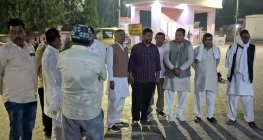 शामलीः बनत में 18 साल के छात्र पर चलाई गोली, छाती पर लगी बुलेट, आरोपी मौके पर पकड़ा गया