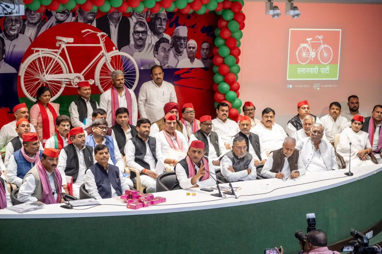 मुजफ्फरनगरः अखिलेश यादव ने जिला व महानगर अध्यक्षों के साथ एसआईआर को लेकर की बैठक