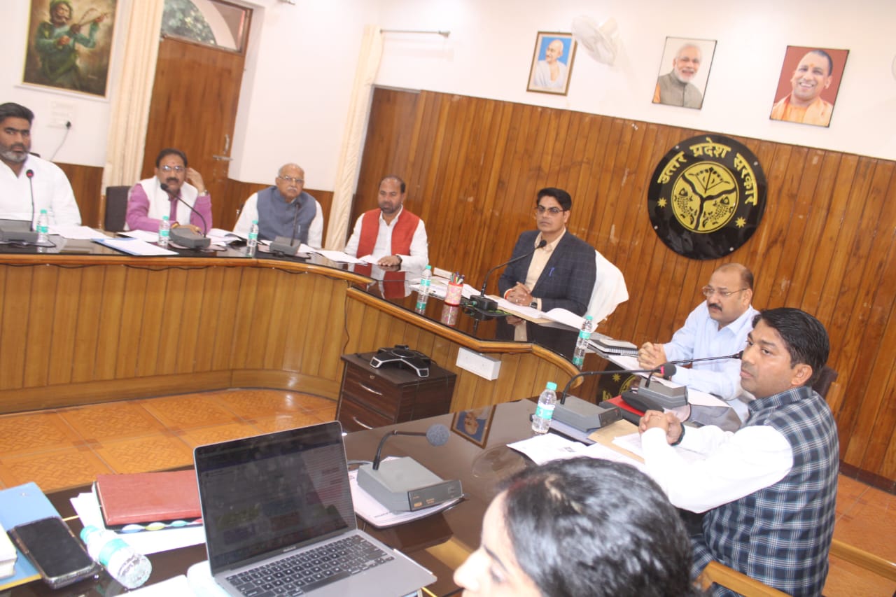 मेरठ में मिनी नंदिनी कृषक समृद्धि योजना के तहत ई-लॉटरी से 8 लाभार्थियों का चयन