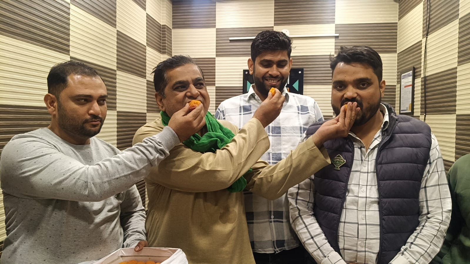 बिहार में AIMIM की ऐतिहासिक जीत: मुज़फ्फरनगर में जश्न, पांच विधायक चुने गए