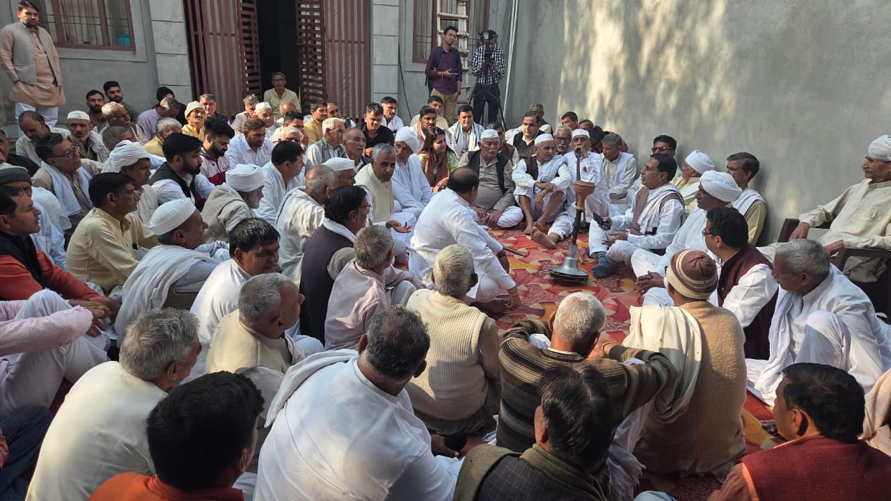 मुजफ्फरनगरः लिसाड़ में गठवाला खाप की पंचायत, सर्वखाप सोरम महासम्मेलन के बहिष्कार का लिया निर्णय