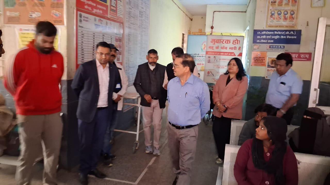 मुजफ्फरनगरः मुख्य चिकित्सा अधिकारी ने सामुदायिक स्वास्थ्य केंद्र खतौली का औचक निरीक्षण किया