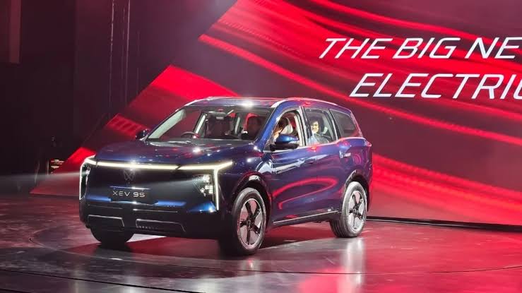 Mahindra XEV 9S इलेक्ट्रिक SUV लॉन्च 20 लाख में मिलेगी 3 Row EV जानिए कब शुरू होगी बुकिंग