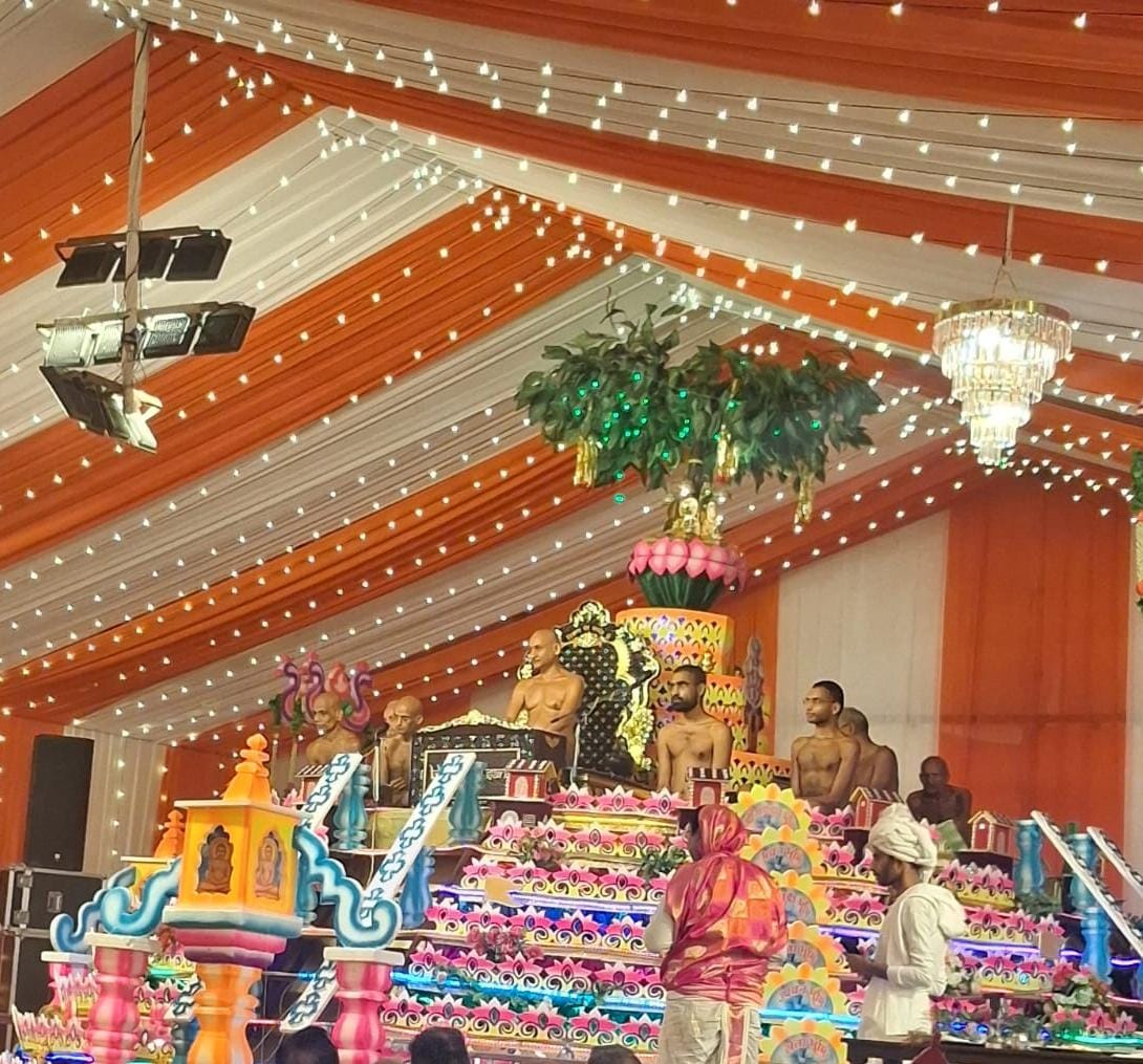 चेहरे नहीं, चरित्र बदलने से बन जाता है आत्मा-परमात्मा-भावलिंगी संत दिगम्बराचार्यश्री 108 विमर्शसागर  महामुनिराज