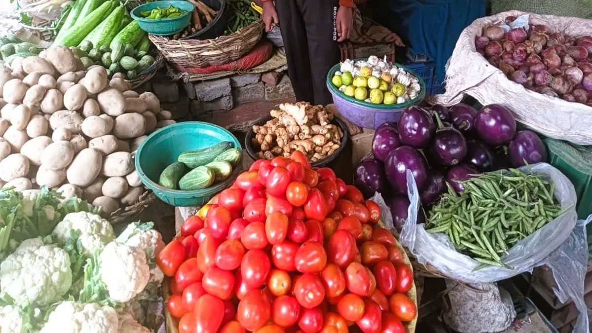 महंगाई की मार तेज़: सिर्फ 15 दिन में सब्जियों के दाम बेकाबू-सर्दियों में भी थाली से गायब हरी सब्जियां