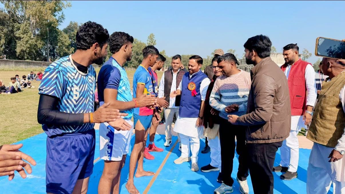 मुजफ्फरनगर में 'यूपी ग्रामीण खेल लीग' का भव्य आगाज, कैबिनेट मंत्री अनिल कुमार ने फीता काटकर किया शुभारंभ