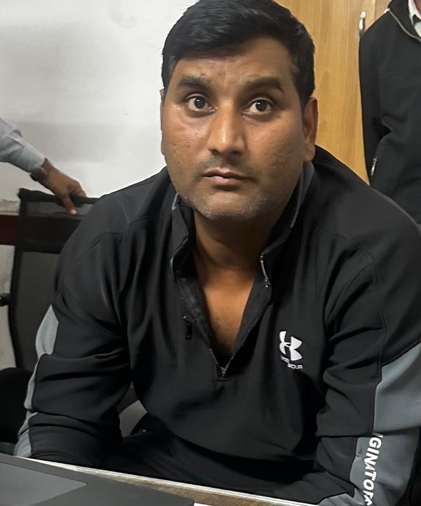 क्राइम ब्रांच का सहायक पुलिस उपनिरीक्षक तीन लाख रुपये की रिश्वत लेते गिरफ्तार