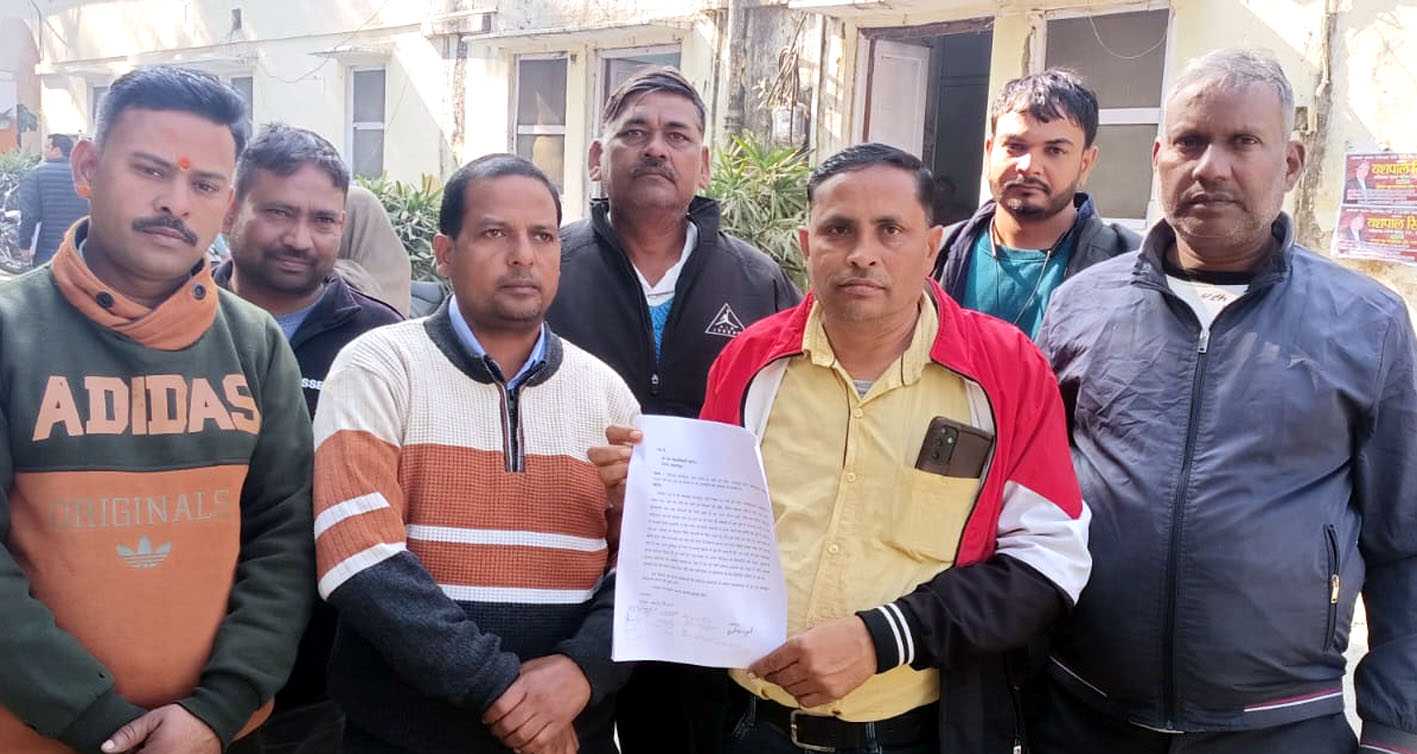 सहारनपुर काजीपुरा: नवादा रोड पर जल निकासी न होने से मार्ग जाम, निवासियों ने जिलाधिकारी को सौंपा ज्ञापन