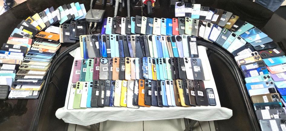 सहारनपुर: पुलिस ने 40 लाख के 180 मोबाइल बरामद कर उनके मालिकों को सौंपे