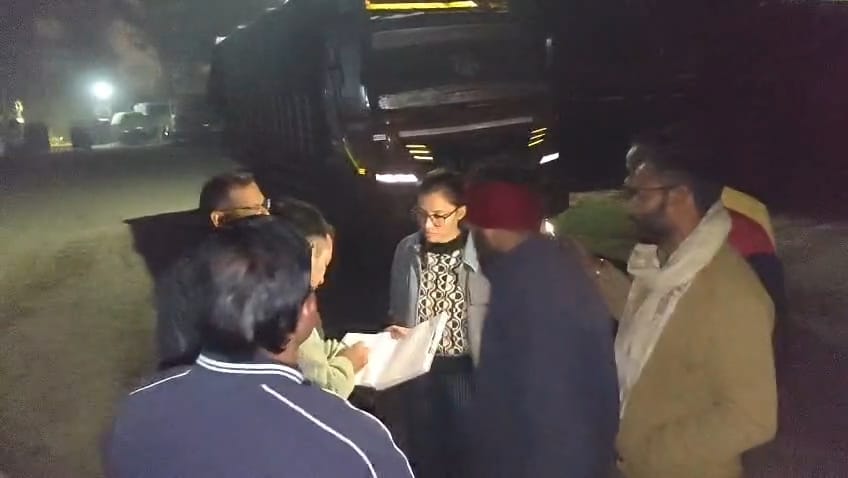 मुजफ्फरनगर में प्रदूषण विभाग की ताबड़तोड़ कार्रवाई, कई पेपर मिलों पर छापे, RDF से लदे ट्रकों से सैंपल जब्त, मचा हड़कंप