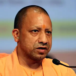 यूपी में एक्सप्रेसवे पर घटाई गई गति सीमा, तेज वाहन चलाने पर कटेगा ऑनलाइन चालान